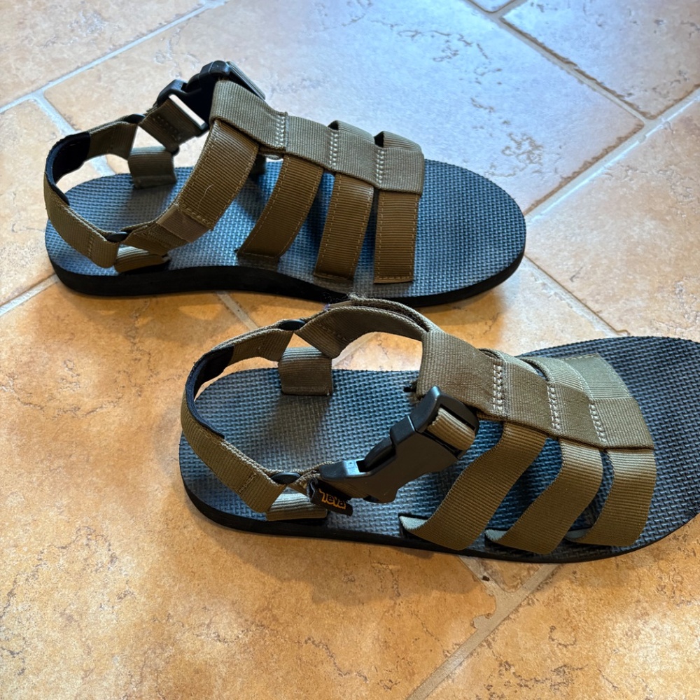 Teva adjustable strap sandals - Picture 3 of 4